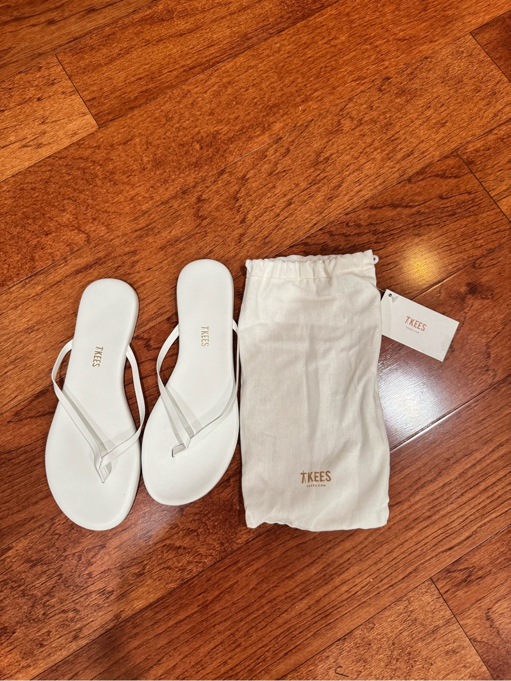 Tkees White Flip Flops NWT Size 10 - Lily Pigments